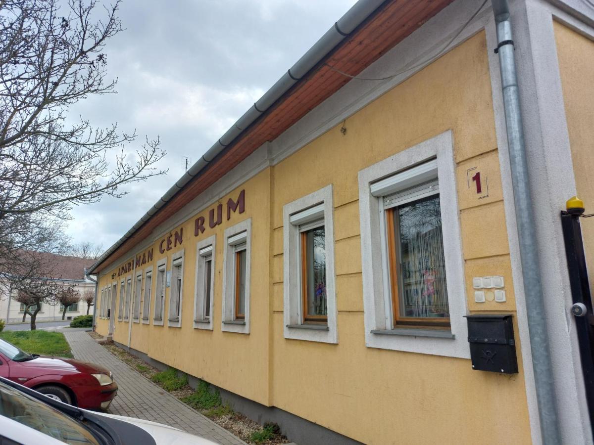 Apartmancentrum Gyula Exteriér fotografie